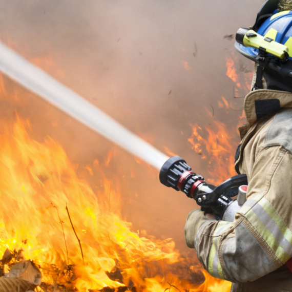 Požar u centru Novog Pazara: Jedna osoba u teškom stanju, evakuisano više ljudi