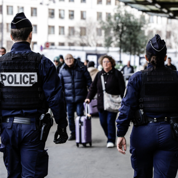 New terrorist act in Paris: Airport workers attacked VIDEO