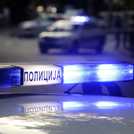 Drama na ulicama Novog Pazara: Mladić bežao od policije pa udarao u parkirane automobile