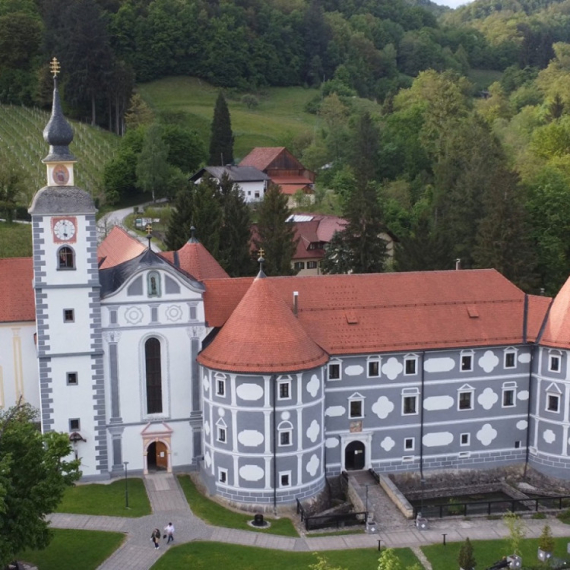 Ovo je zvanično najlepše selo u Evropi: Monasi u zamku starom 1.000 godina se i danas bave medicinom