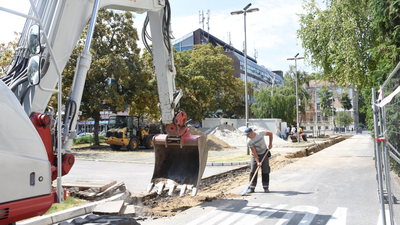 Počela gradnja prve podzemne garaže u Zemunu FOTO Beograd Servisne