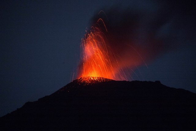 Počela erupcija Proradio najviši vulkan u Evroaziji B92