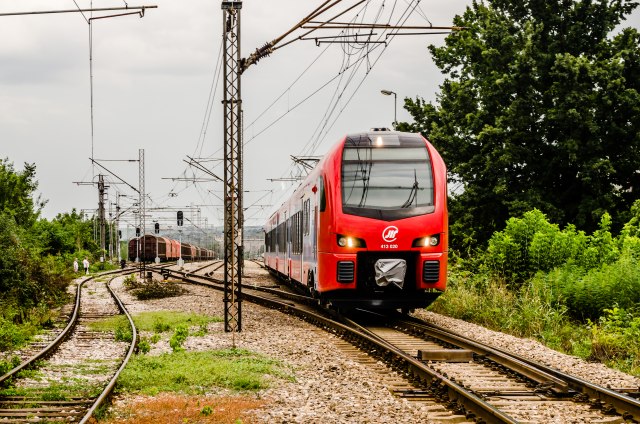 Uskoro Izgradnja Dela Pruge Od Zemun Polja Do Sur Ina B