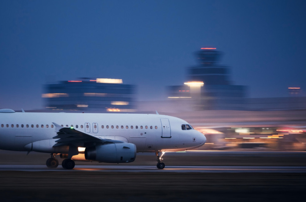Užas na aerodromu: Jedna osoba poginula nakon što je upala u motor aviona