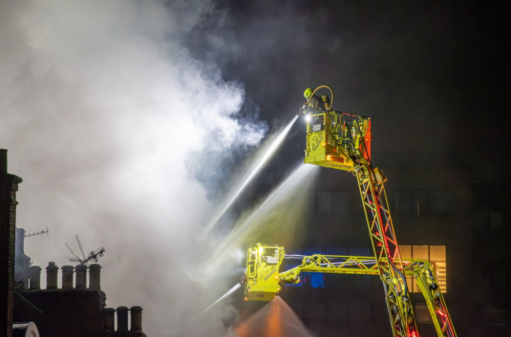 Huge fire in London: More than 100 people evacuated, some injured PHOTO/VIDEO