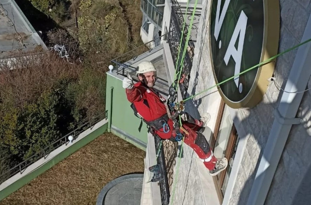 Maksim došao iz Rusije da radi opasan posao: Malo ko time hoće da se bavi FOTO