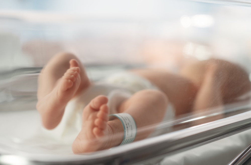 Bebi se baš žurilo: Trudnica se porodila ispred leskovačke bolnice