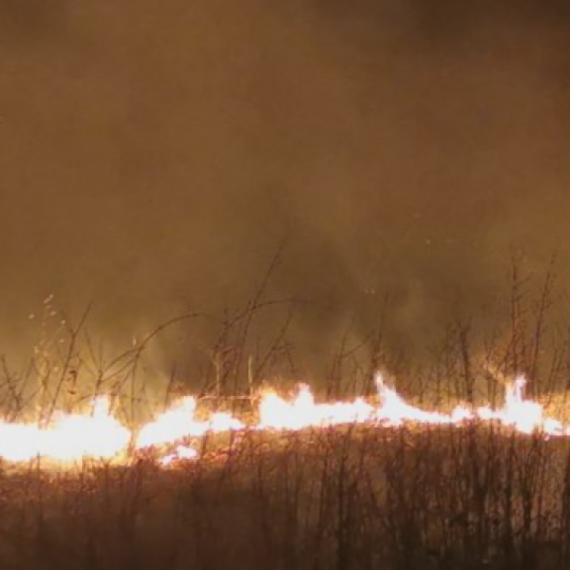 Toplotni talas napravio haos: Bukti požar u Mostaru; Vatrogasci se 24 časa bore da ga obuzdaju