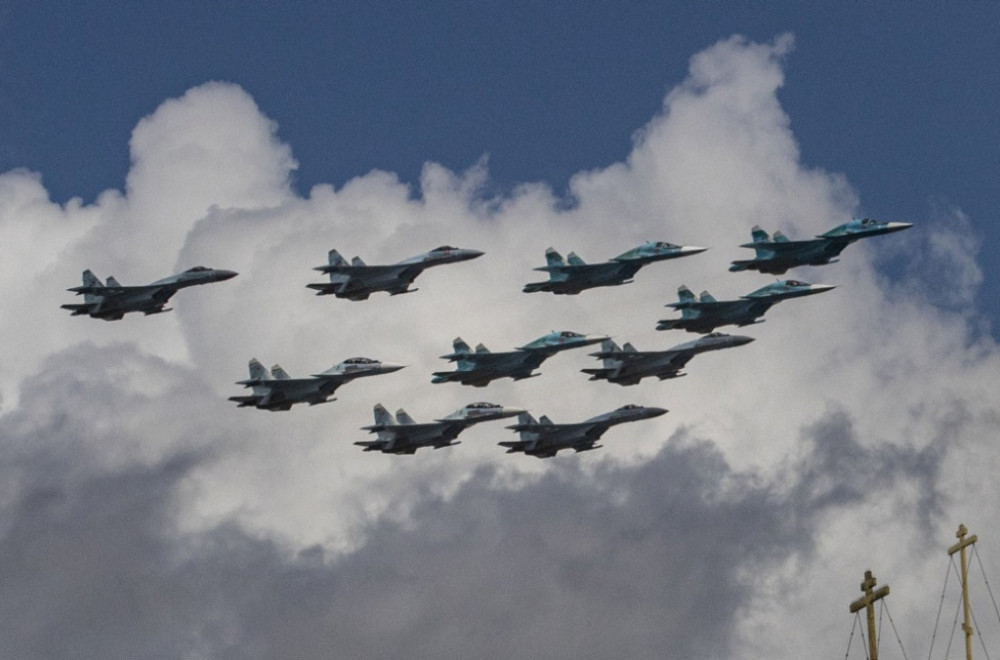 Su-35s non-stop patroliraju; Ko pokuša da poleti...