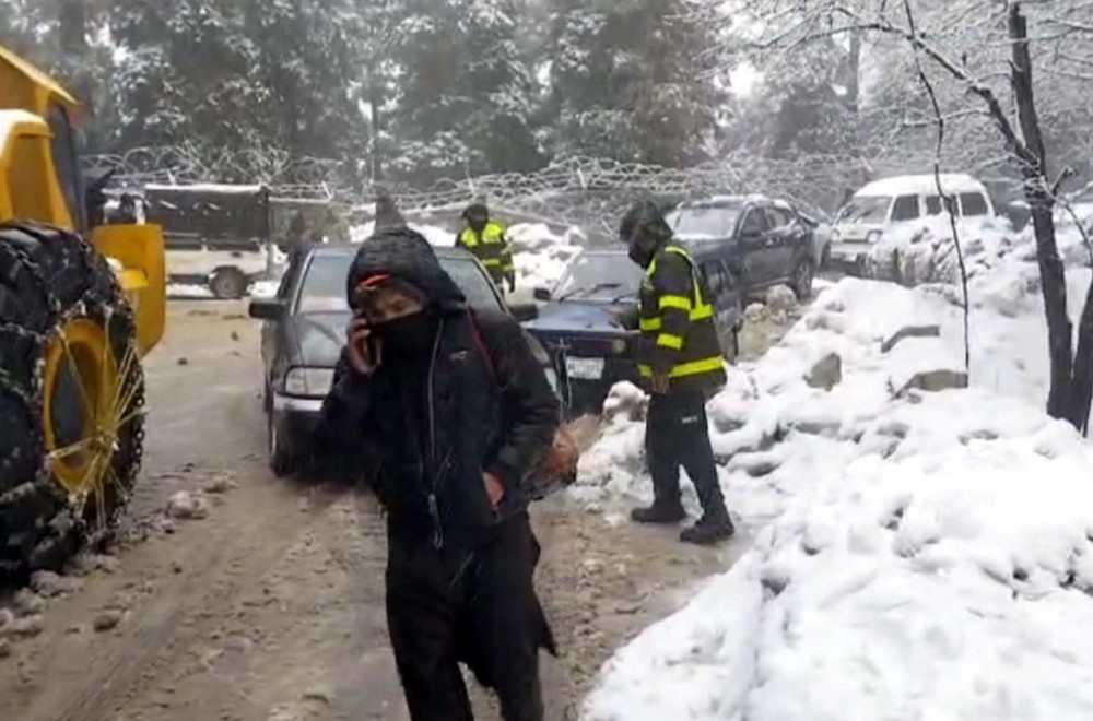 Sneg napravio totalni haos; Uništene kuće, poginulo 35 osoba VIDEO