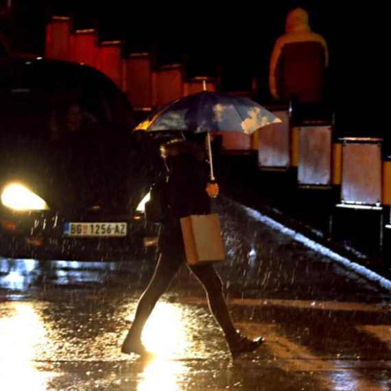 Stigla jaka oluja: Pljušti u Beogradu, olujni vetar pogodio prestonicu VIDEO