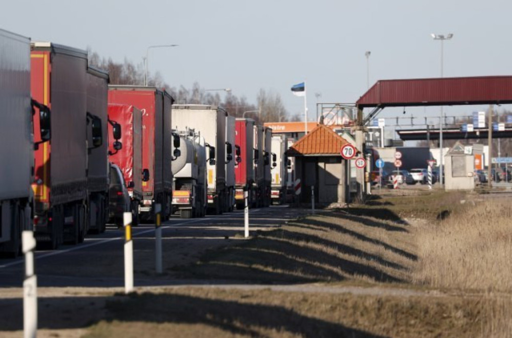 Kamioni na graničnim prelazima satima; Putnički automobili bez zadržavanja
