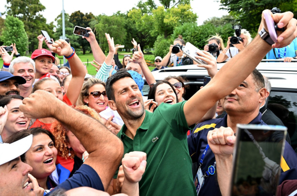 Novak Đoković i Cicipas napravili šou na ulici, prolaznici oduševljeni FOTO