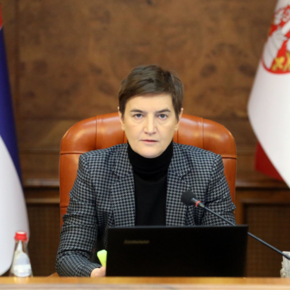 Sramno: Novinar nedeljnika "Vreme" uvredio Anu Brnabić FOTO