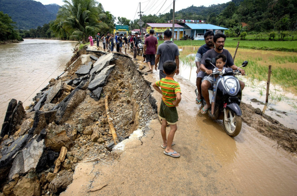 Kolaps u Indoneziji: Evakuisano 70.000 ljudi FOTO/VIDEO