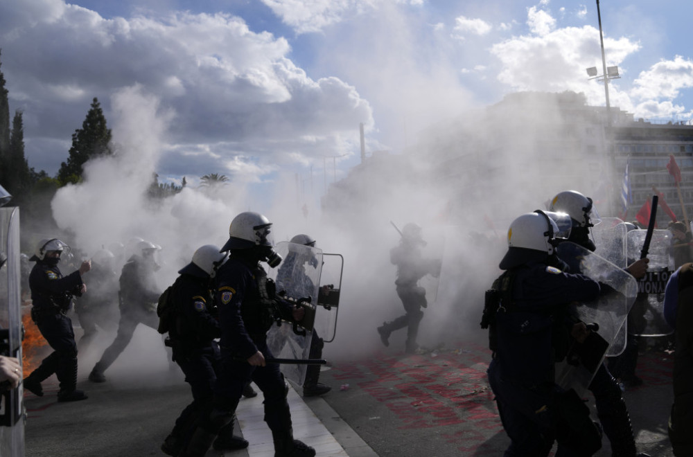 Zavladao je haos, sukobi sa policijom FOTO/VIDEO