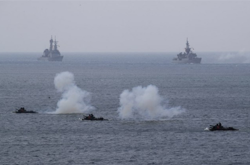 Jurnjava u Japanskom moru: Tri ruska ratna broda prate neprijateljsku podmornicu