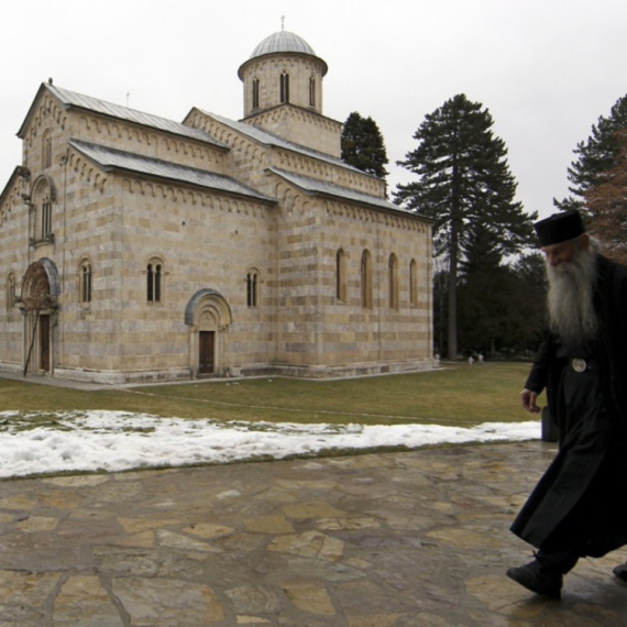 Manastiru Visoki Dečani vraćena imovina; Kurti: Jasno mi je rečeno VIDEO
