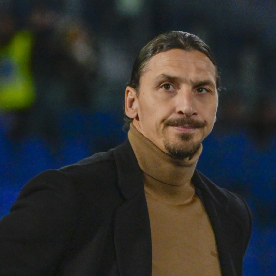 Zlatan Ibrahimović u "klinču" sa internet senzacijom FOTO/VIDEO