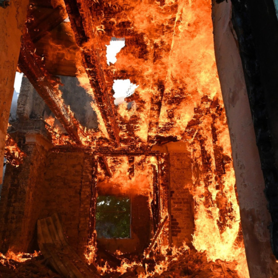 Veliki požar u Somboru: Vatra zahvatila celu kuću; ima povređenih