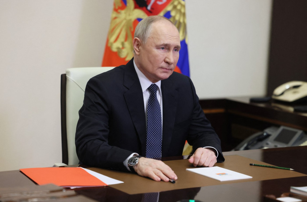Putin glasao; Odlučio se za elektronsko glasanje VIDEO