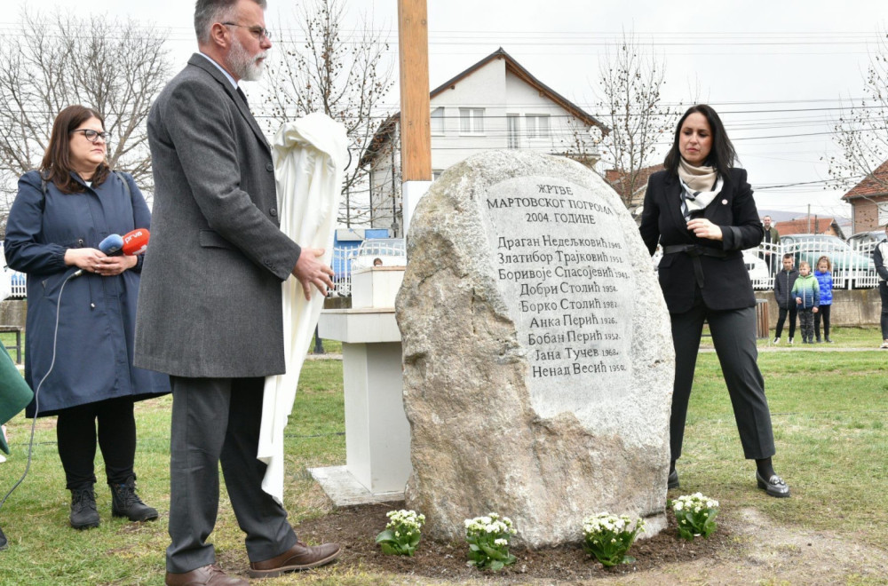 Otkriven spomenik žrtvama 17. marta na KiM; Dvadeset godina od pogroma nad Srbima