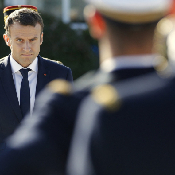 Drama, Macron is going down