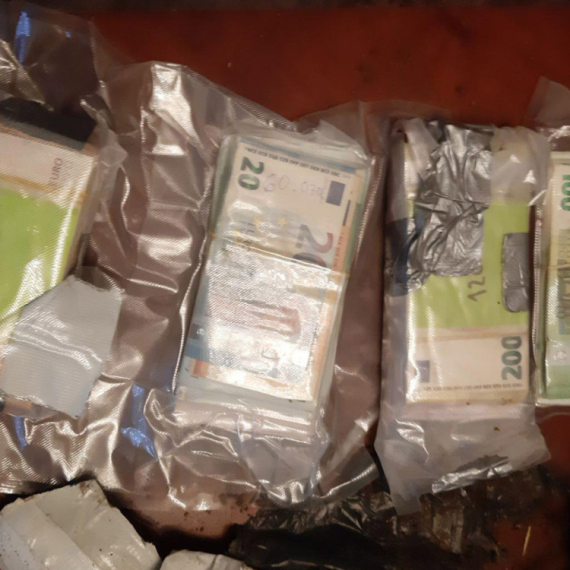 Velika akcija policije: Uhapšena grupa osumnjičena za trgovinu drogom i pranje novca