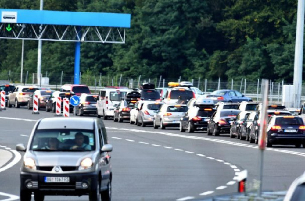 Za putnička vozila bez zadržavanja na granicama; Teretnjaci čekaju po nekoliko sati