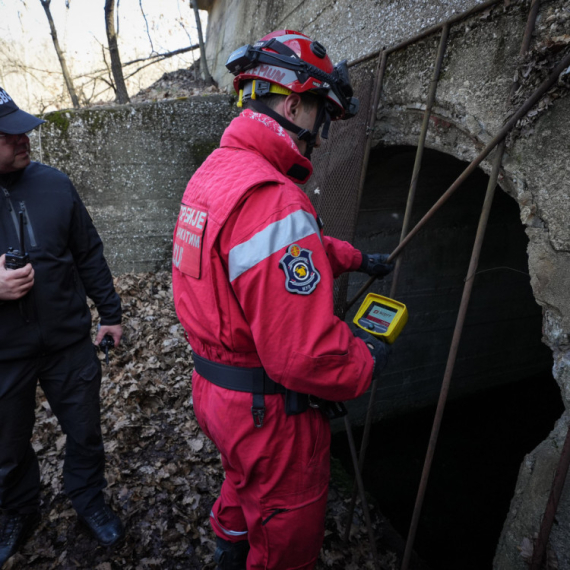 Opsadno stanje u Banjskom Polju; Policija sve pretresla; Objavljene slike tunela