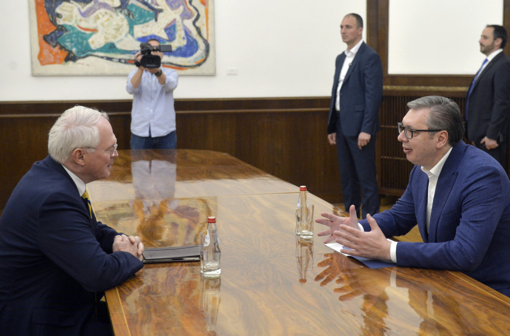 Vučić se oglasio nakon sastanka sa američkim ambasadorom FOTO