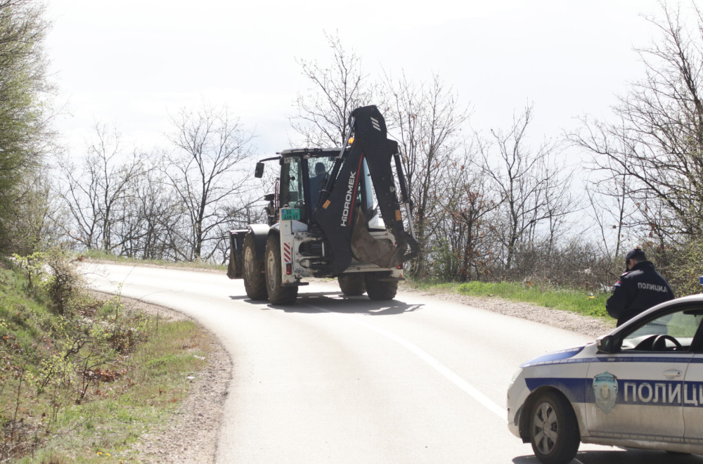 First photos from the landfill: Police search for body; excavators arrived PHOTO