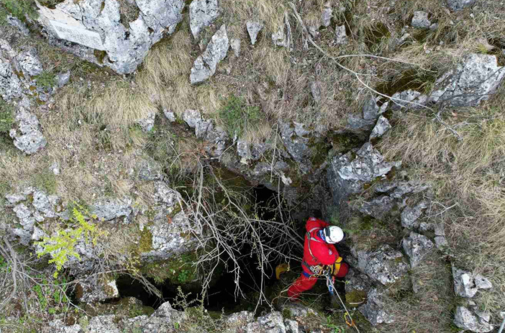 Hitno se oglasio MUP: Nastavlja se potraga za telom Danke, u toku pretraga jame duboke 70 metara FOTO
