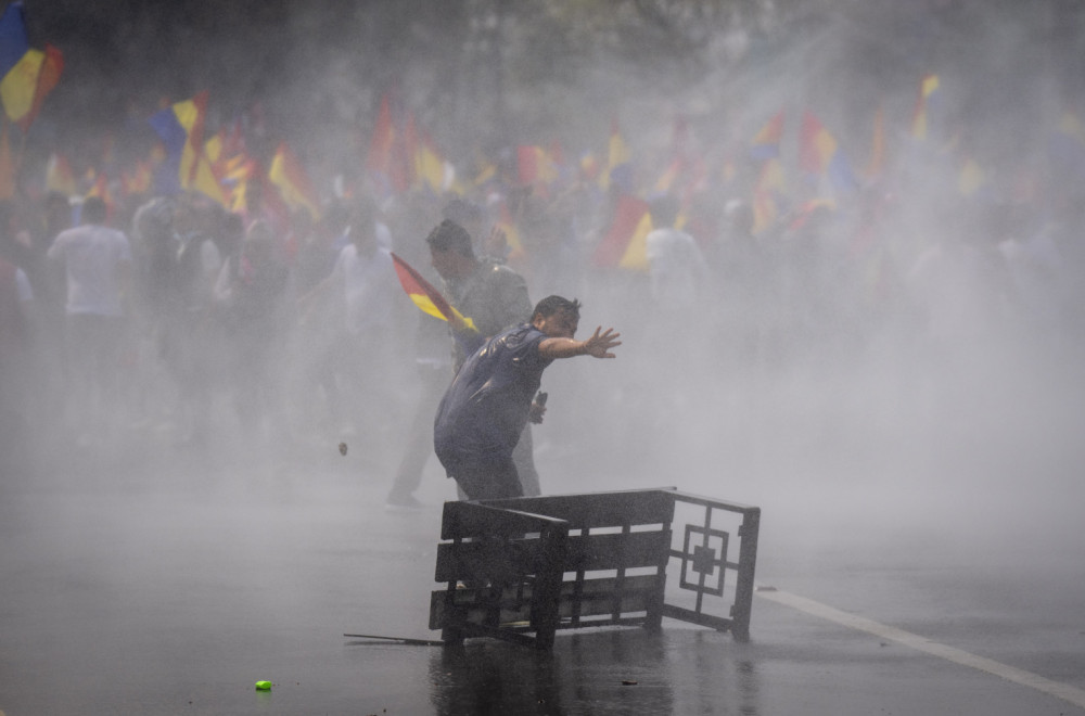 Dosta im je republike, žele monarhiju: Veliki sukob demonstranata i policije u Nepalu VIDEO