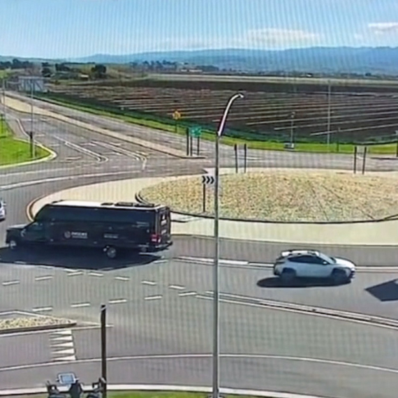 Umesto da im pomogne, kružni tok sludeo vozače – ulaze u pogrešnom smeru VIDEO