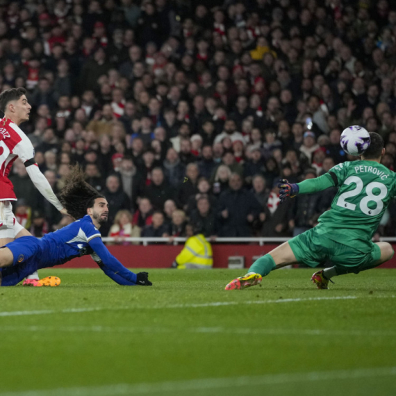 Petrović primio pet golova – Arsenal ponizio Čelsi! VIDEO