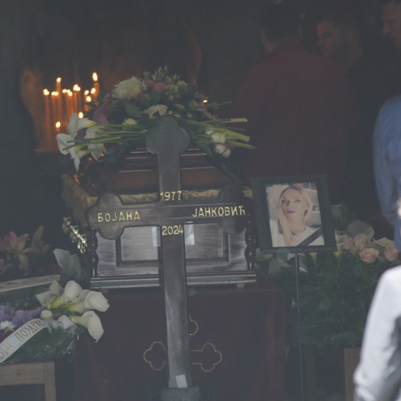 Potresne scene na sahrani Bojane Janković: Sestra u suzama, stigao veliki broj poznatih FOTO