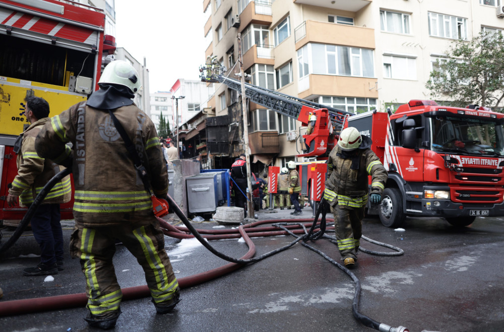Požar u okviru bolnice "Dr Dragiša Mišović": Četrnaest vatrogasaca izašlo na teren FOTO