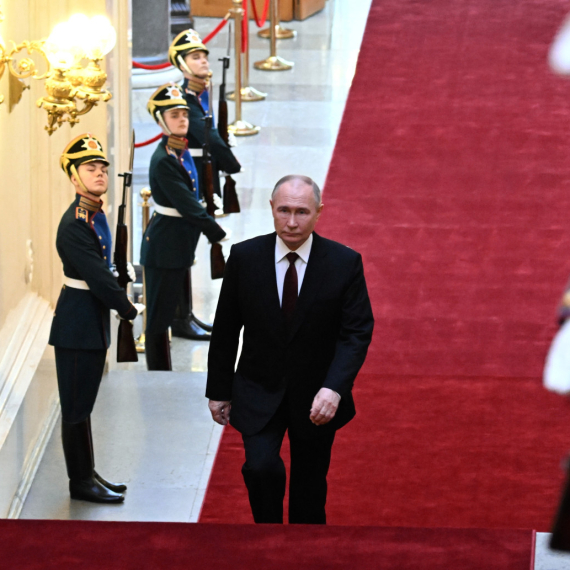 Putin stupio na dužnost predsednika: "Sudbinu Rusije određujemo samo mi"; Smotra predsedničkog puka VIDEO
