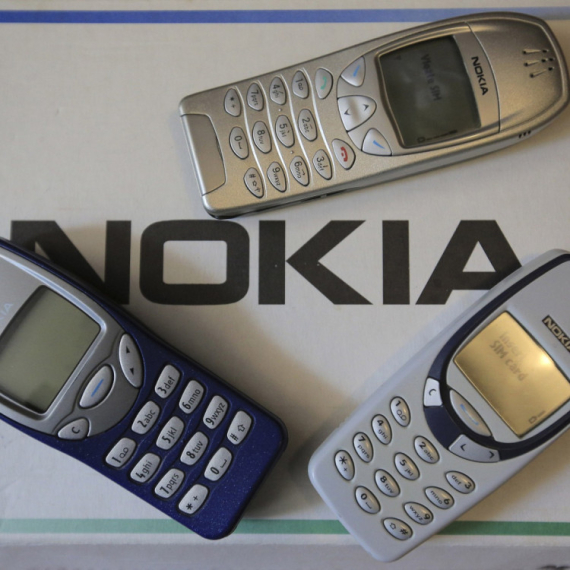 Nova stara Nokia 3210 – i naravno Zmija