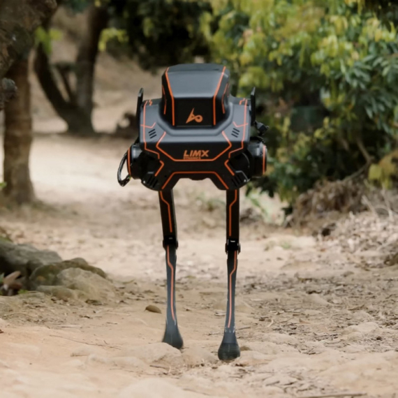 Kinezi pustili robota u šumu: Preživeo batine i ostao na nogama VIDEO