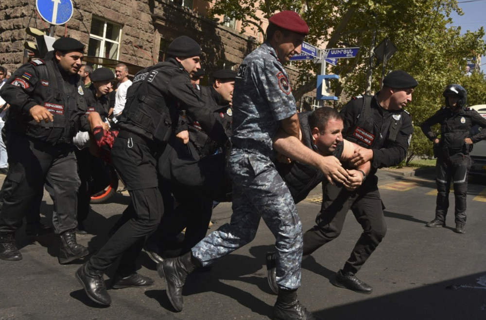 Chaos on the streets: Mass arrest, 50 people behind bars VIDEO