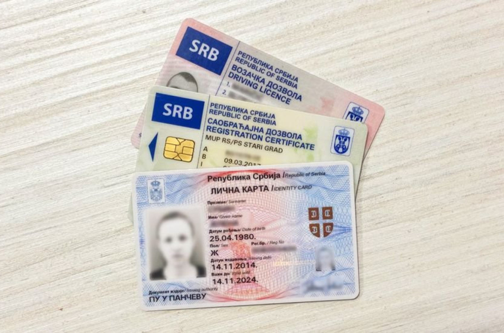 Zašto su dugi redovi za pasoše i lične karte u Srbiji