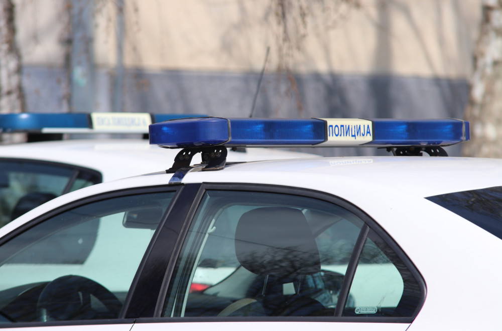 Policija razotkrila veliku prevaru: Čovek sam sebe ranio ispred banke, pa sakrio 4.500 evra