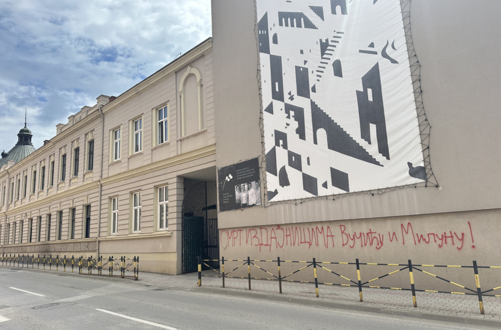 Jezive preteće poruke osvanule u centru Čačka FOTO