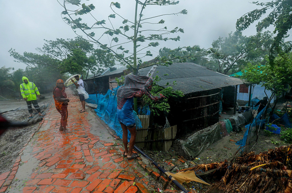 Ciklon projurio kroz Indiju i Bangladeš; Desetine mrtvih, Gradovi ostali u mraku