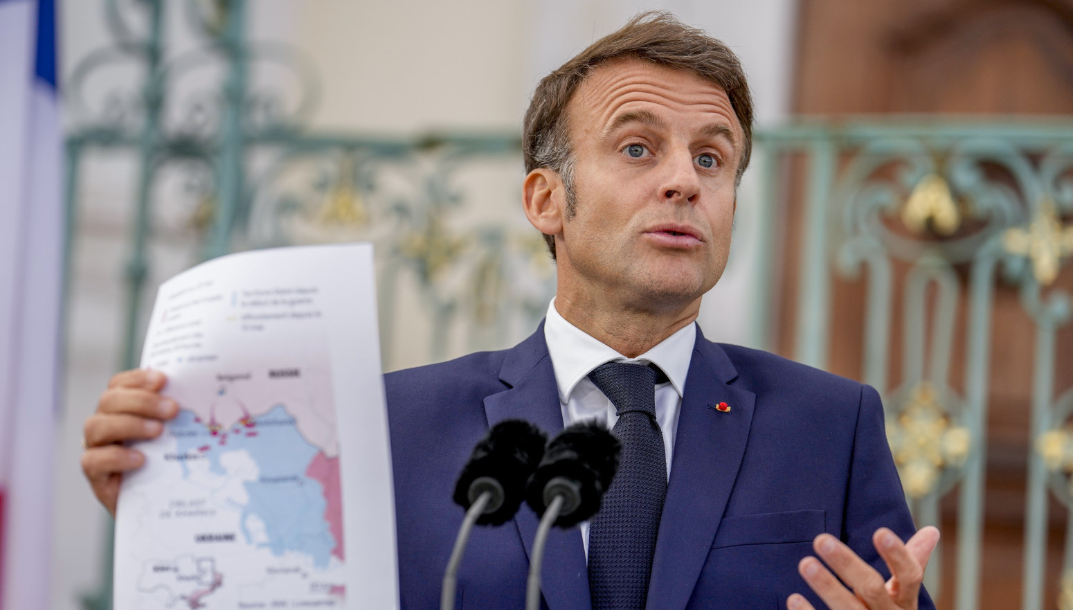 Macron waved a map and shouted: "How do we explain this to Ukraine?!" VIDEO