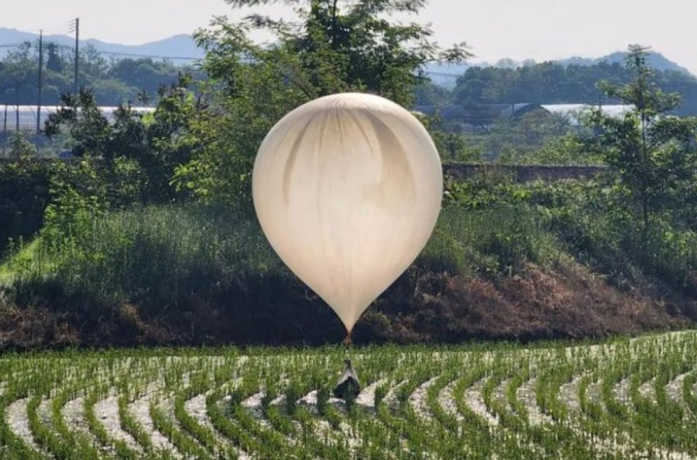 Severna i Južna Koreja: Baloni sa smećem sa Severa bačeni na Jug