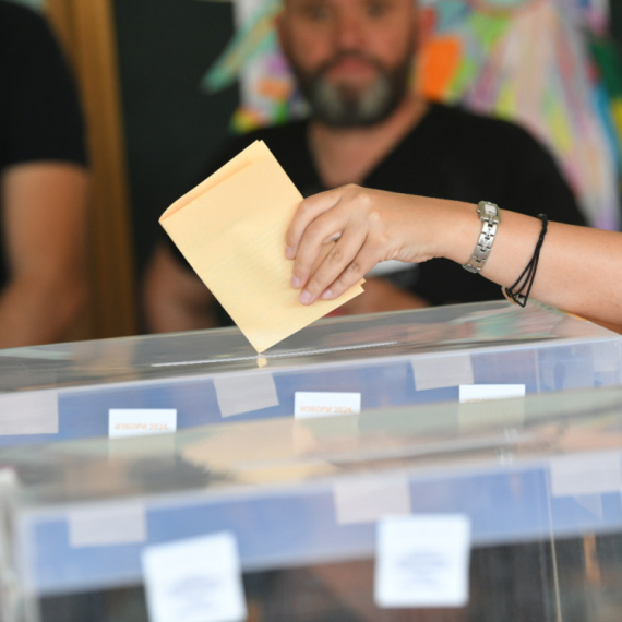 Mađari danas glasaju i na evropskim i na lokalnim izborima