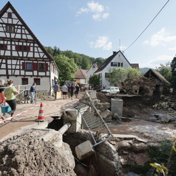 Poplave odnele milijarde evra; Vodostaj i dalje rizičan